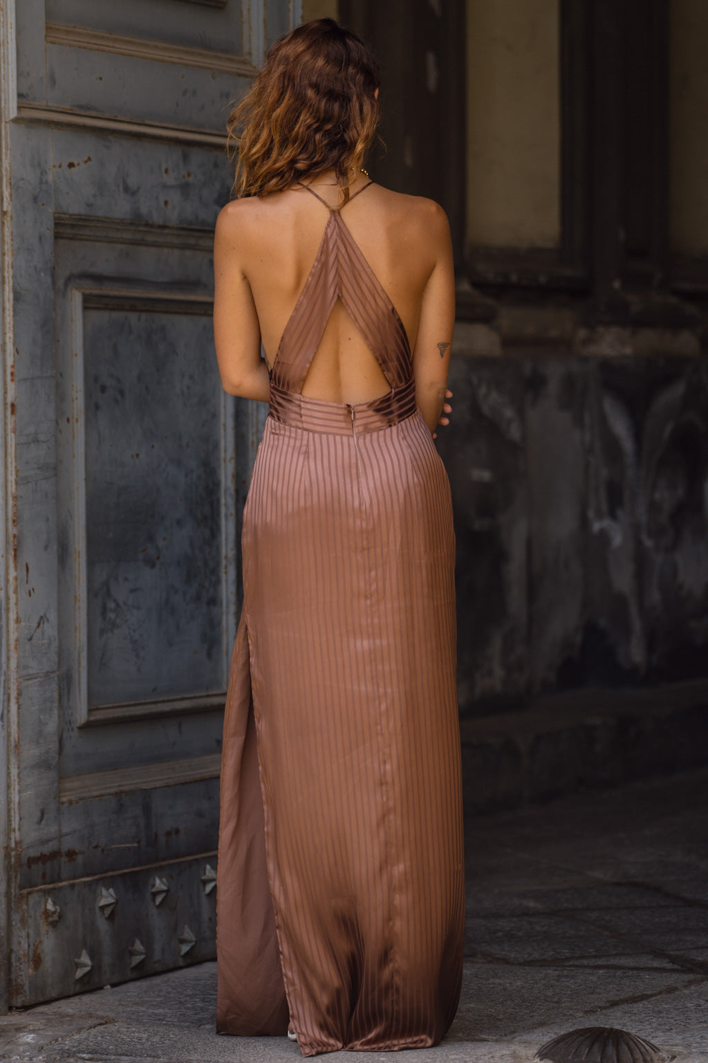 Roma Kakao Çizgili Cut-Out Maxi Elbise