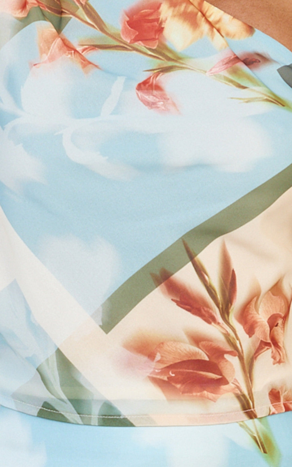 Soleil İkili Üst ve Etek Takımı - Soleil Floral Tile Desenli Büzgü Detaylı Takım
