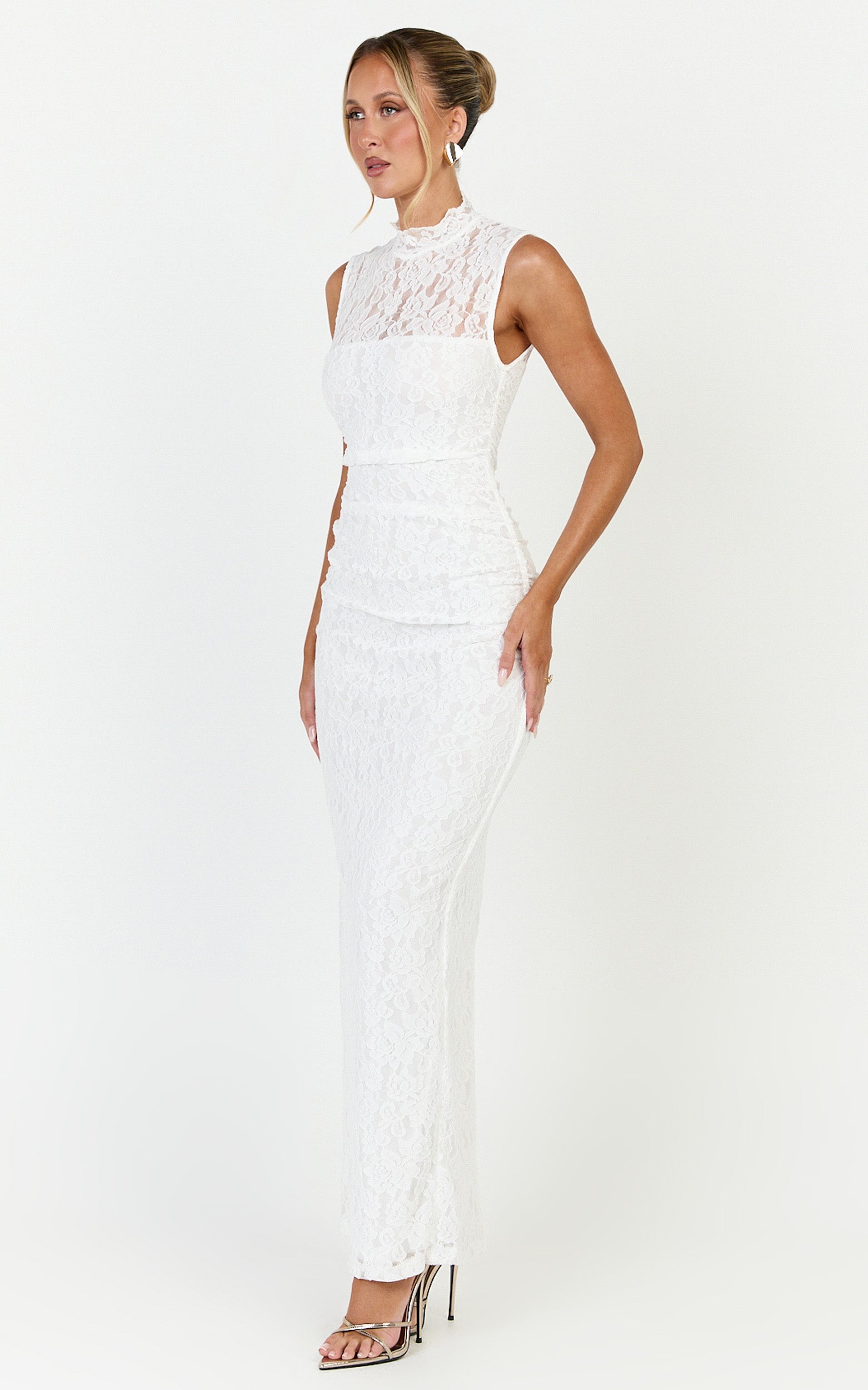 Luna Maxi Elbise - Beyaz Dantel Yüksek Yaka Kolsuz Elbise