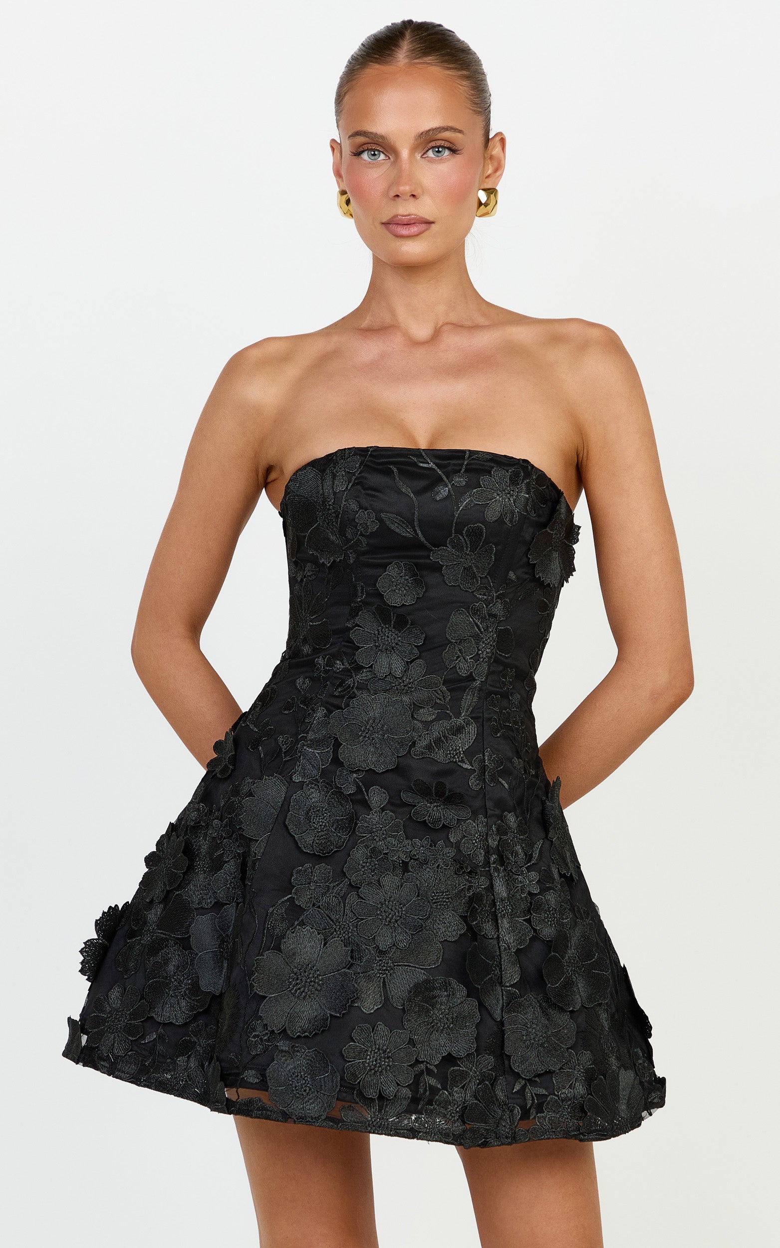 Cosima Mini Elbise - Siyah Straplez 3D Çiçekli Fit & Flare Elbise