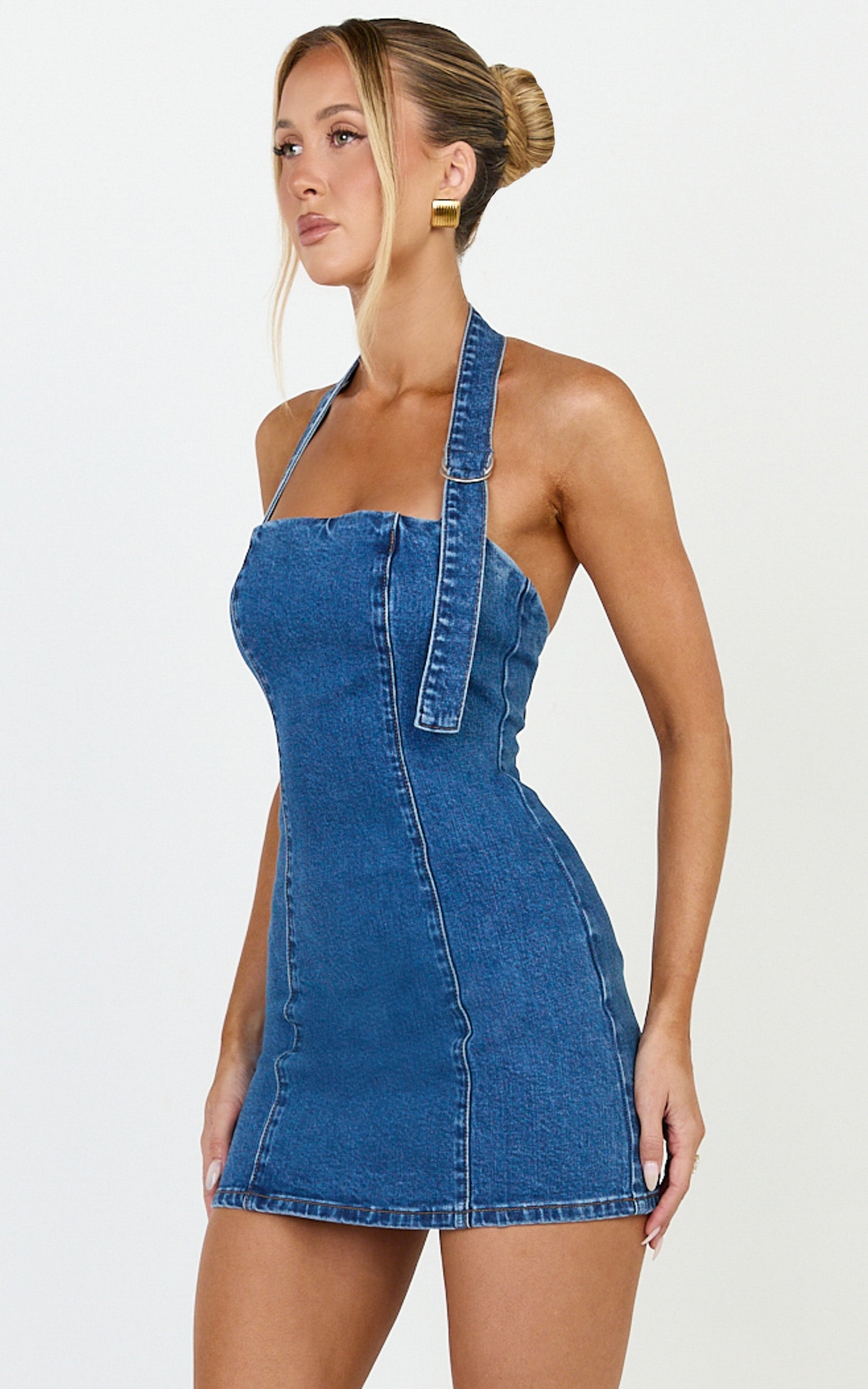 Peggy Mini Elbise - Koyu Mavi Yıkamalı Denim Tokalı Boyundan Bağlamalı Vücuda Oturan Elbise