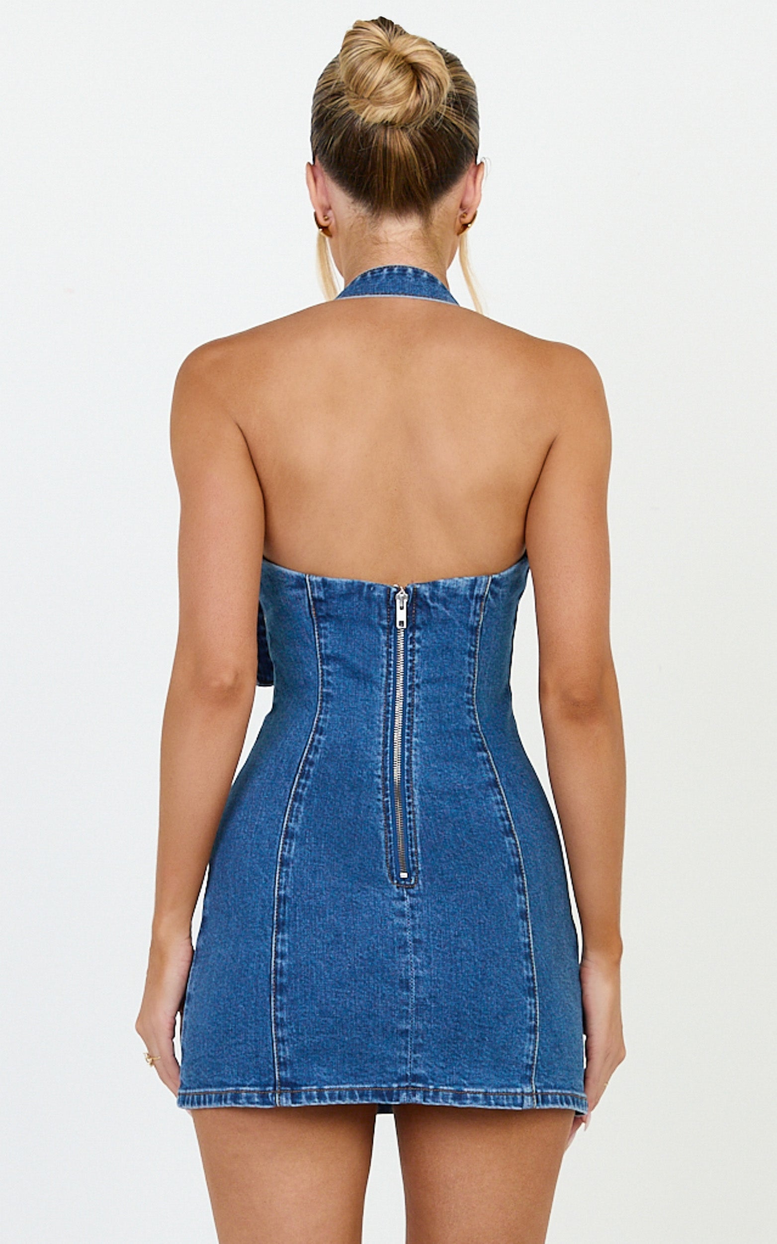 Peggy Mini Elbise - Koyu Mavi Yıkamalı Denim Tokalı Boyundan Bağlamalı Vücuda Oturan Elbise