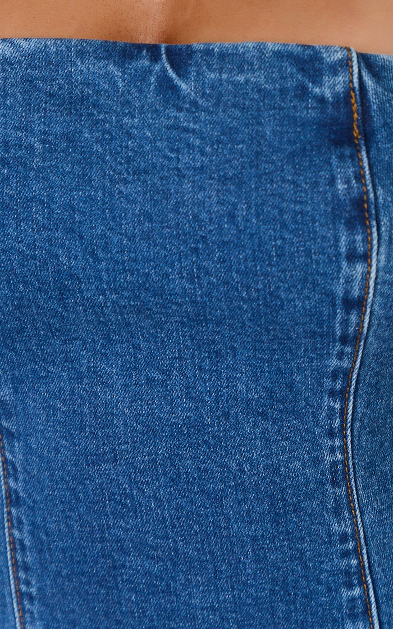 Peggy Mini Elbise - Koyu Mavi Yıkamalı Denim Tokalı Boyundan Bağlamalı Vücuda Oturan Elbise