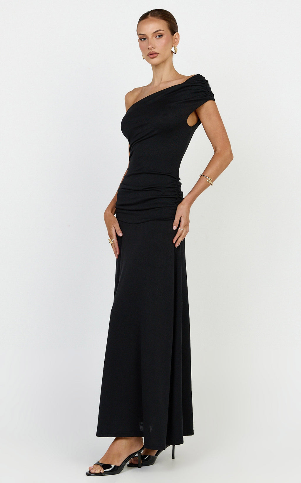 Ophelia Maxi Elbise - Siyah Omuzları Açık Büzgülü Fit & Flare Elbise