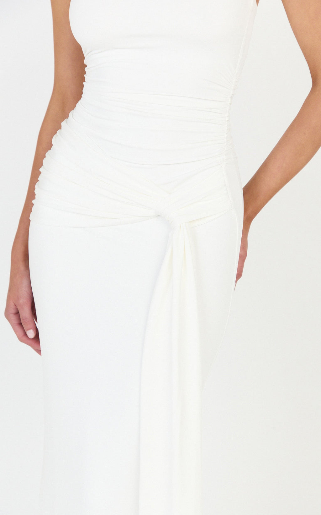 Amaya Maxi Elbise - Beyaz Drapeli Kuşaklı Boyundan Bağlamalı Elbise