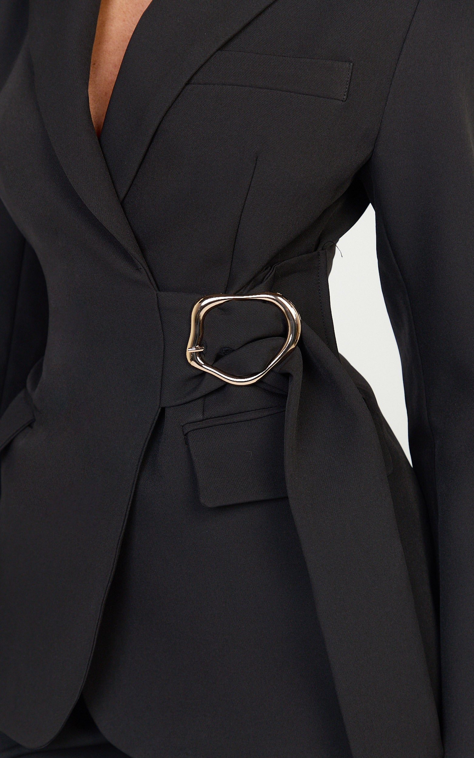Floriane Blazer - Siyah Anvelop Ön Altın Toka Detaylı Blazer