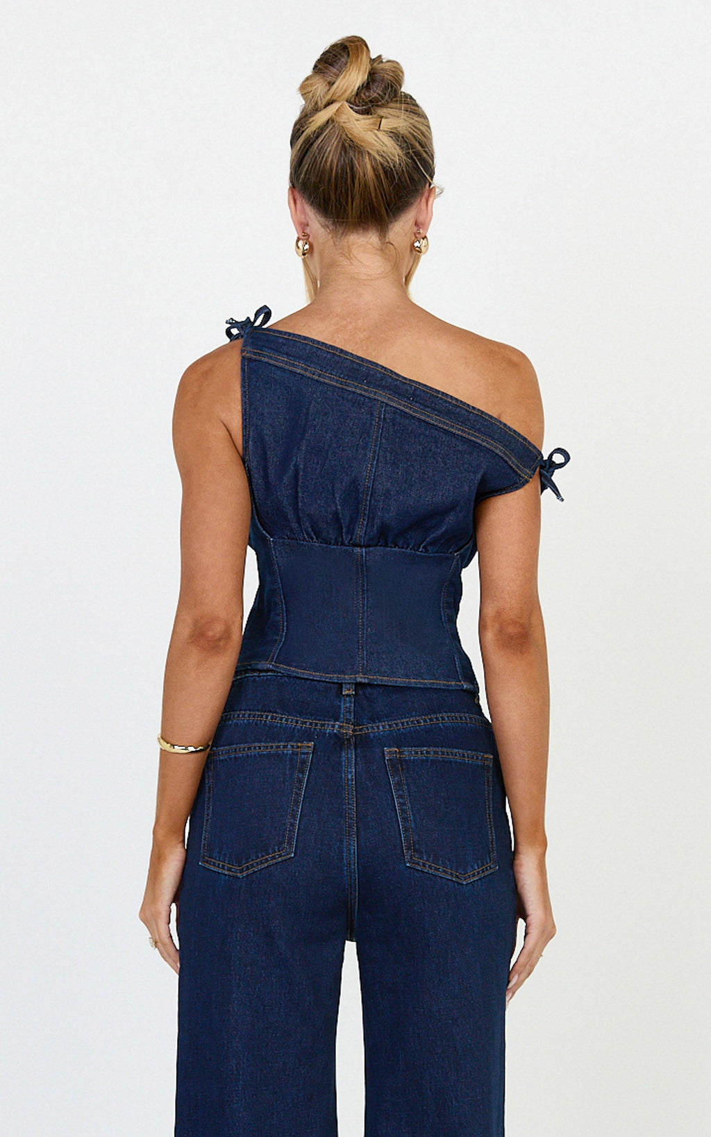 Ivy Üst - Koyu Mavi Yıkamalı Asimetrik Yaka Bağlama Detaylı Esnek Denim Üst