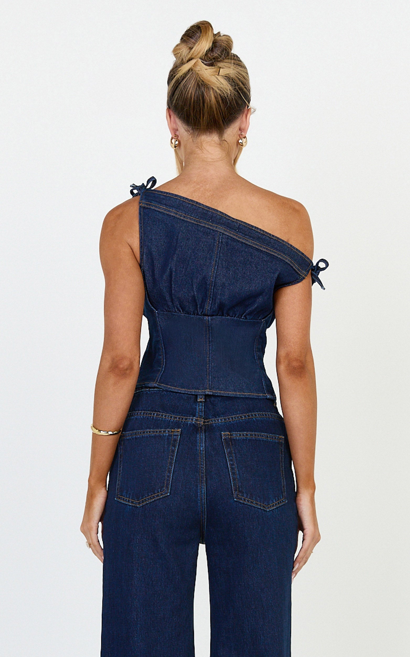 Ivy Üst - Koyu Mavi Yıkamalı Asimetrik Yaka Bağlama Detaylı Esnek Denim Üst