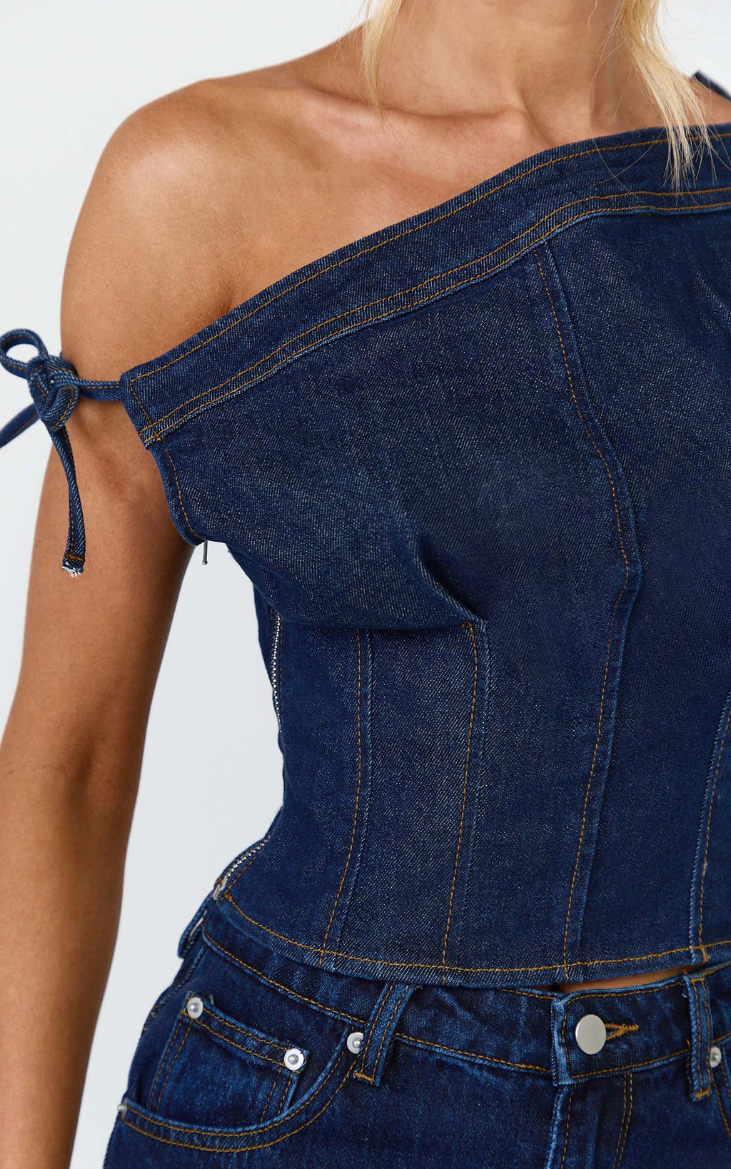 Ivy Üst - Koyu Mavi Yıkamalı Asimetrik Yaka Bağlama Detaylı Esnek Denim Üst