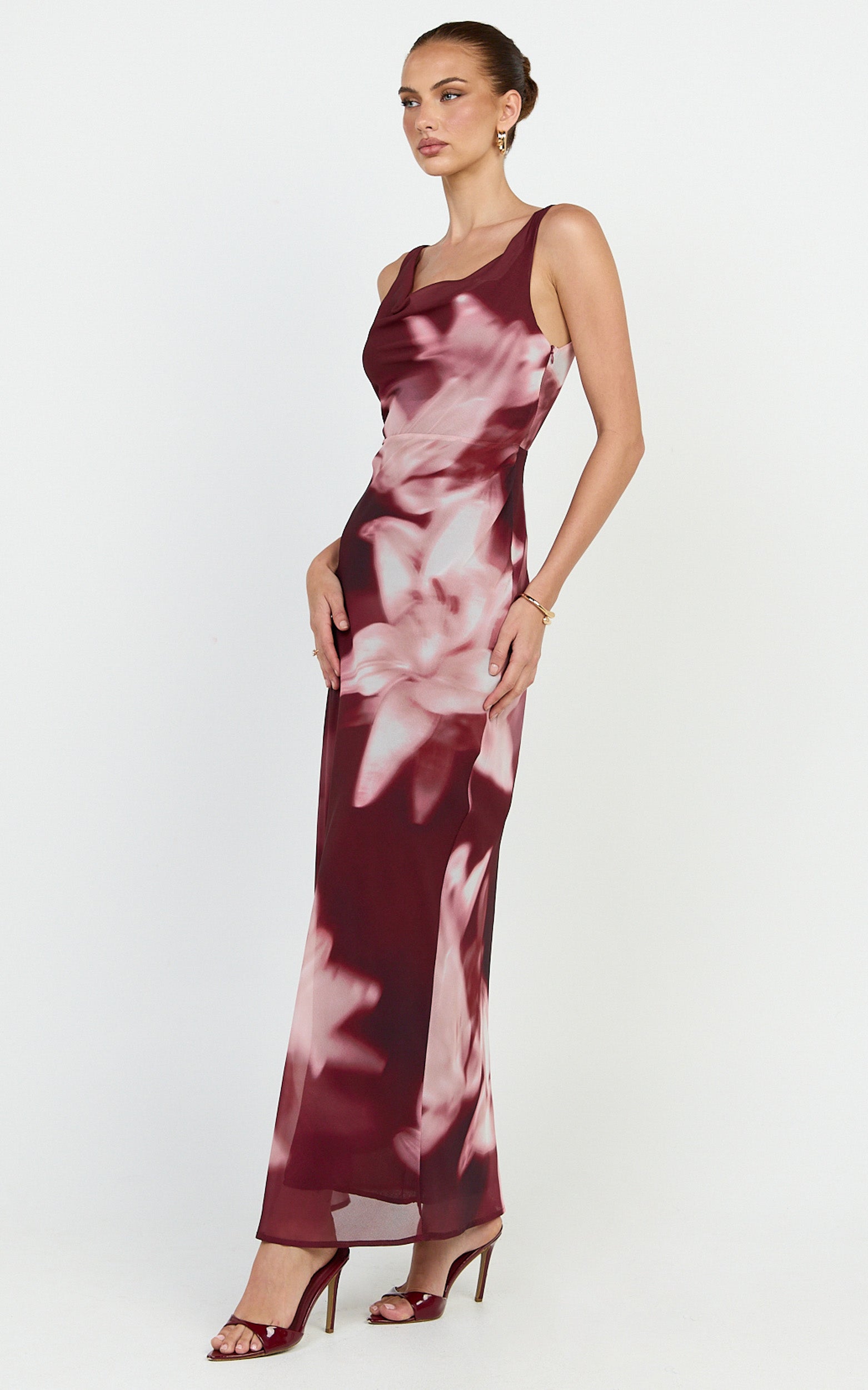 Myra Maxi Elbise - Maroon Lily Desenli Degaje Yaka U Sırt Slip Elbise