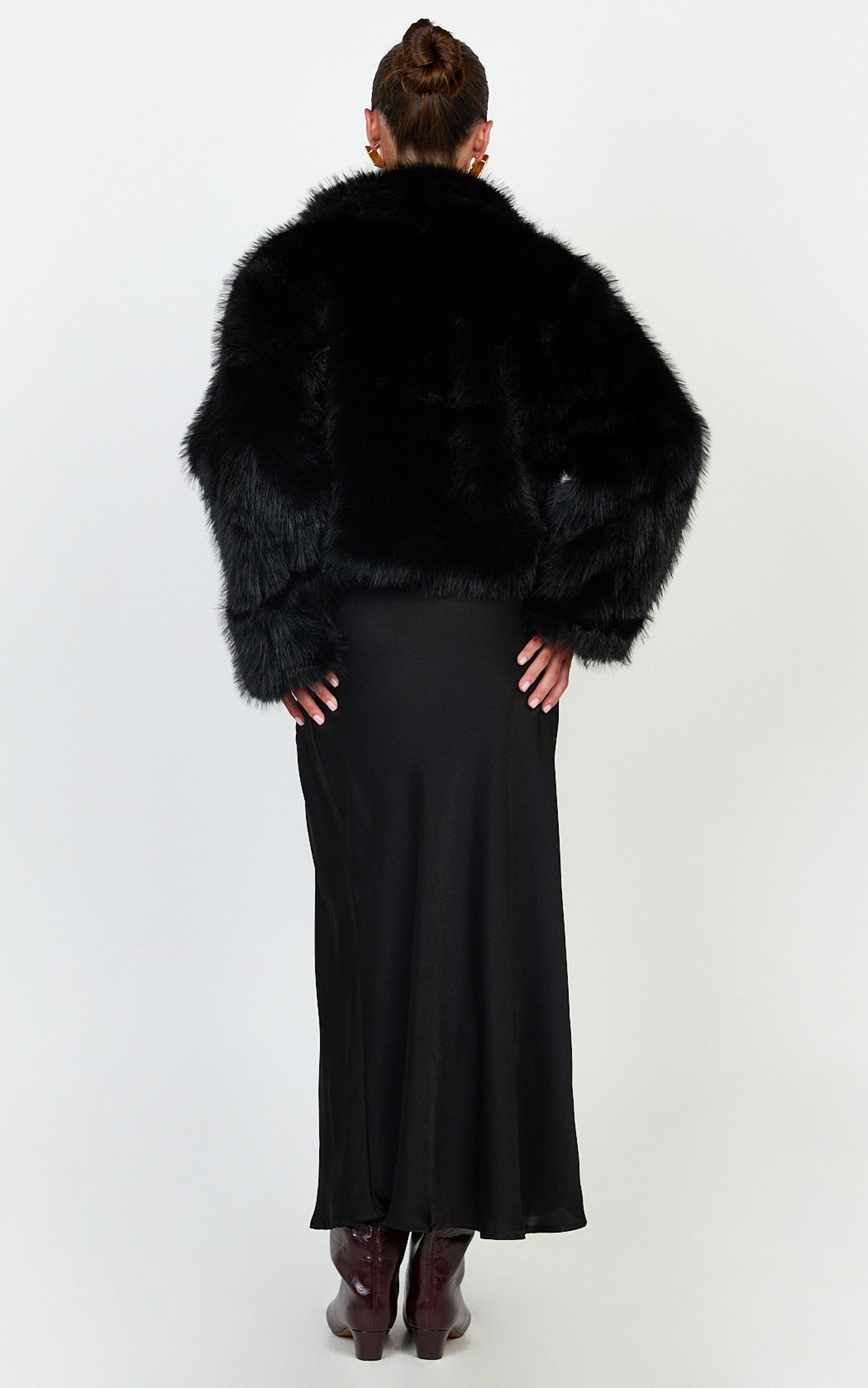 Charisse Kaban - Siyah Oversize Crop Suni Kürk Kaban