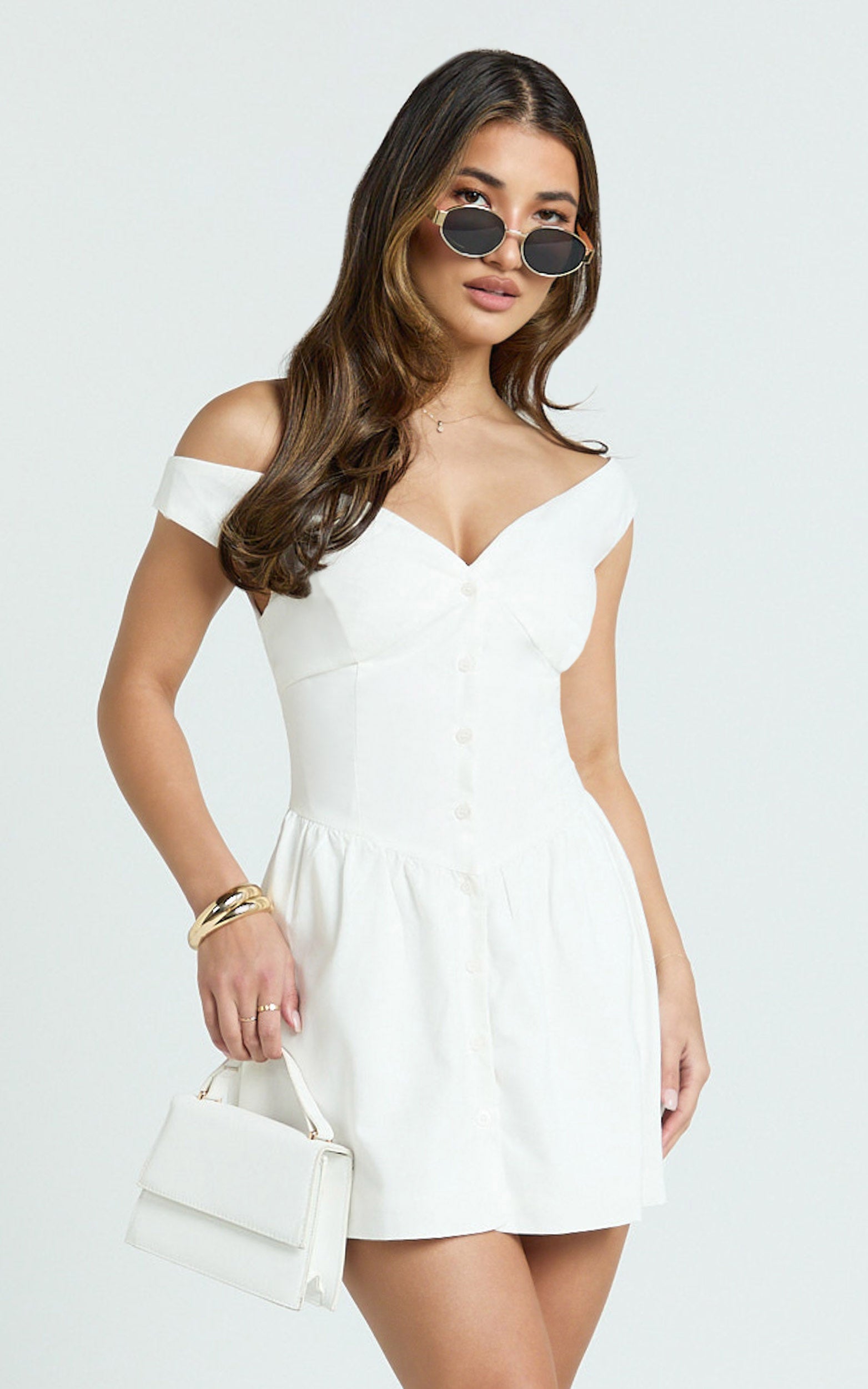 Adelaide Mini Elbise - Beyaz Omuzları Açık Önden Düğmeli Fit & Flare Elbise