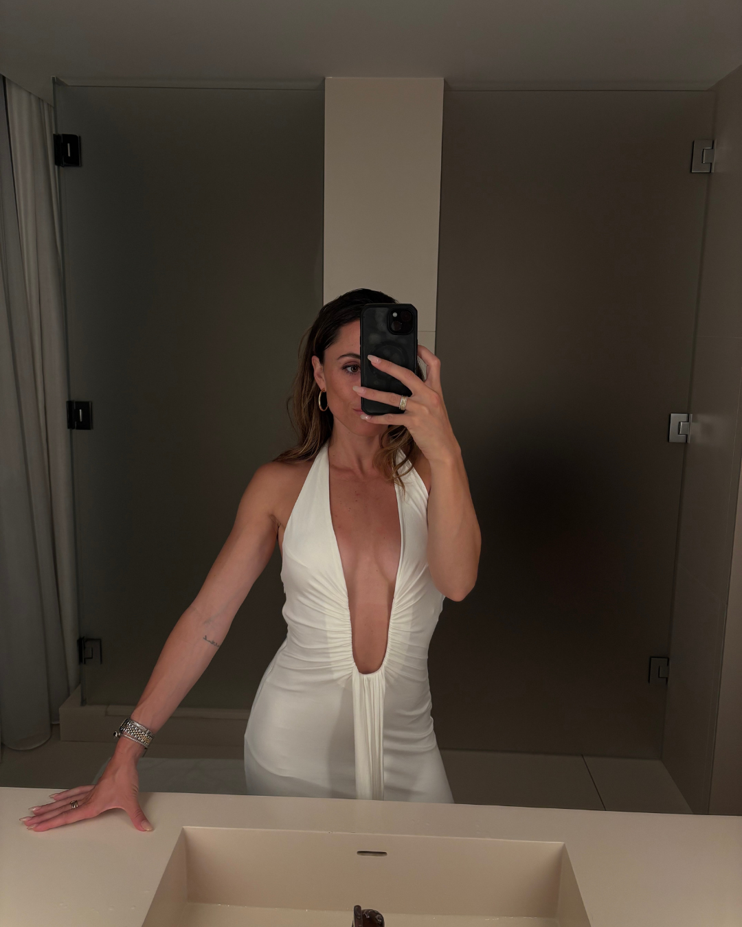 Alondra Derin Yakalı Beyaz Maxi Elbise