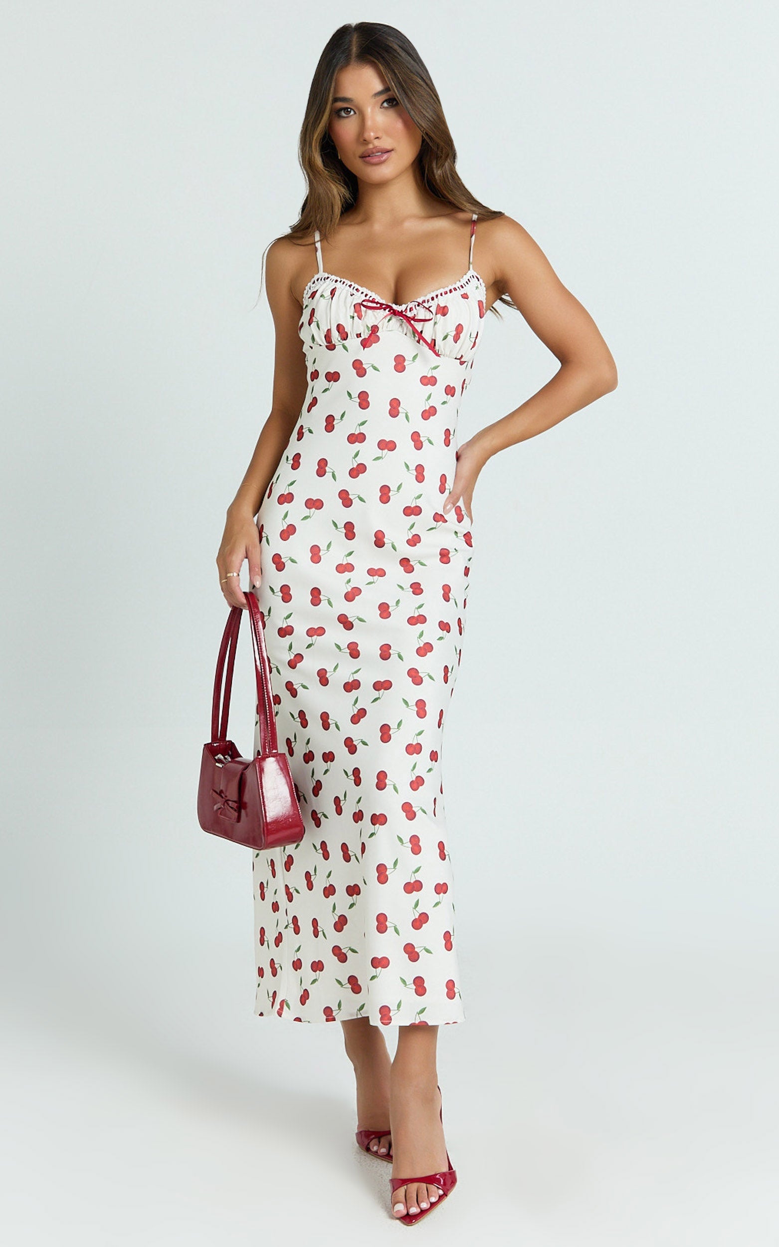 Bailey Midi Elbise - Blushing Cherries Kiraz Desenli Geri Dönüştürülmüş Dantel Biyeli Verev Kesim Askılı Elbise