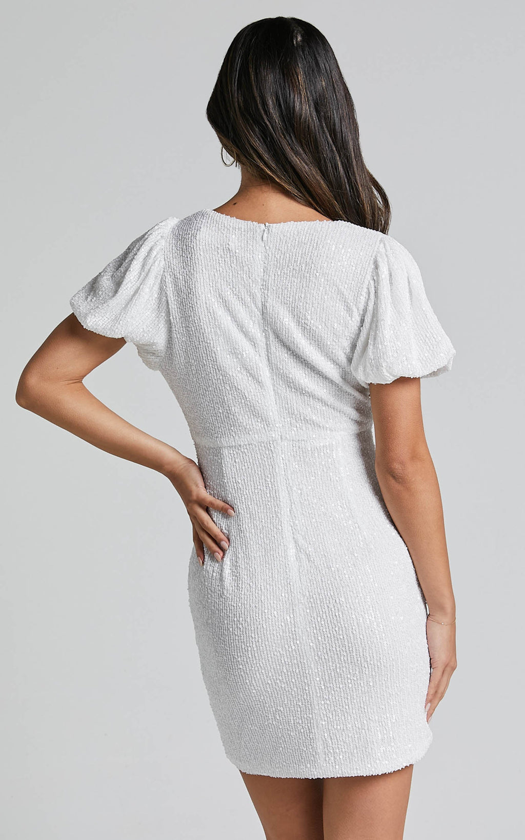 Cleonna Mini Elbise - Beyaz Kısa Balon Kollu Derin Yaka Payetli Bodycon Elbise