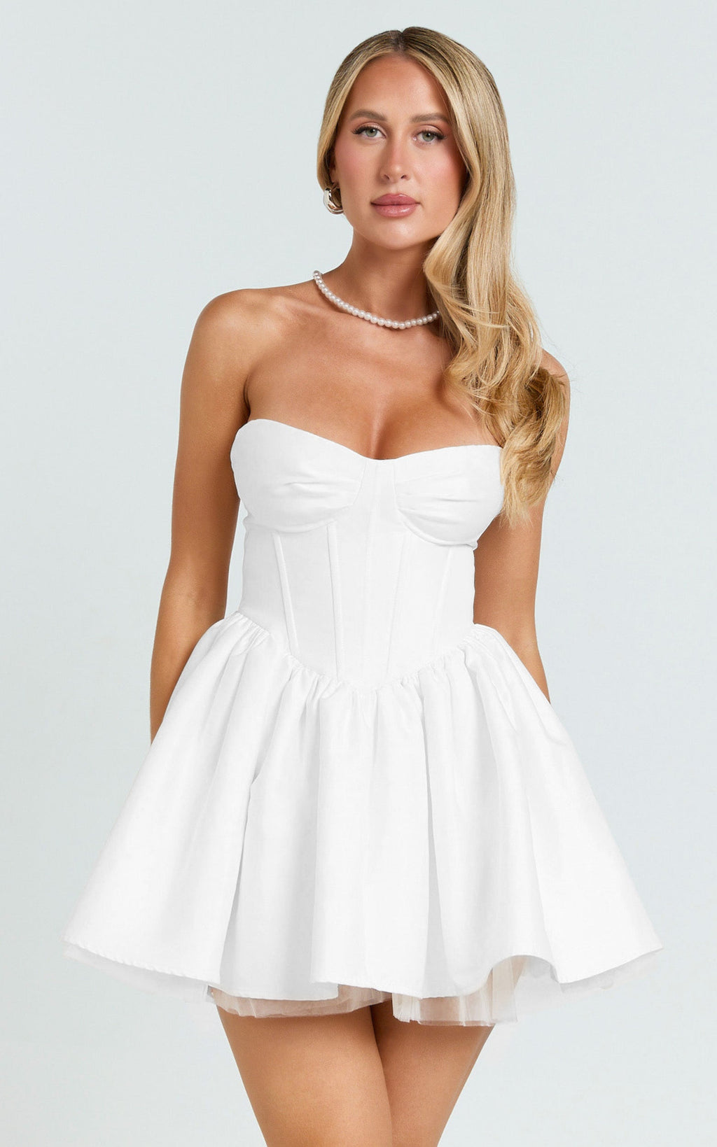 Charlize Mini Elbise - Beyaz Saten Kalp Yaka V Bel Fit & Flare Elbise