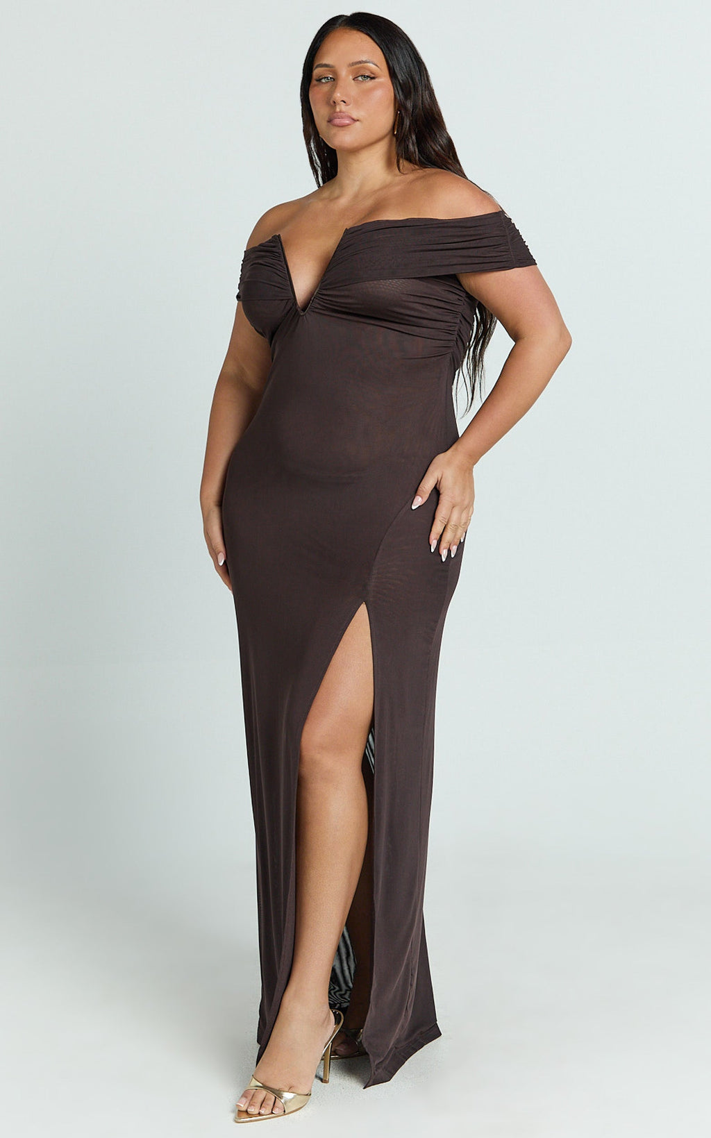 Alessia Maxi Elbise - Çikolata Kahvesi Omuzları Açık Büzgülü Bodycon Elbise
