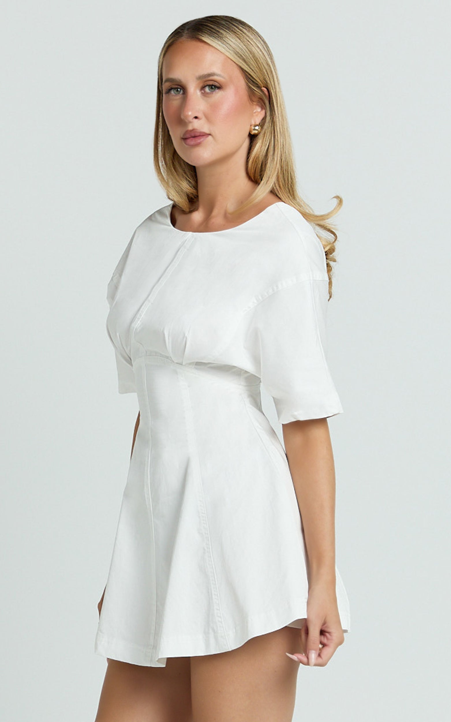 Dylan Mini Elbise - Beyaz Yüksek Kayık Yaka Kollu Fit & Flare Etek Elbise