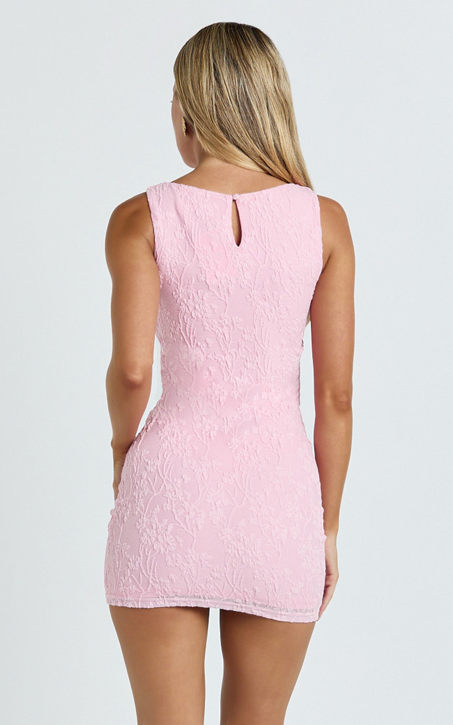 Eira Mini Elbise - Pembe Dantel Kayık Yaka Vücuda Oturan Elbise