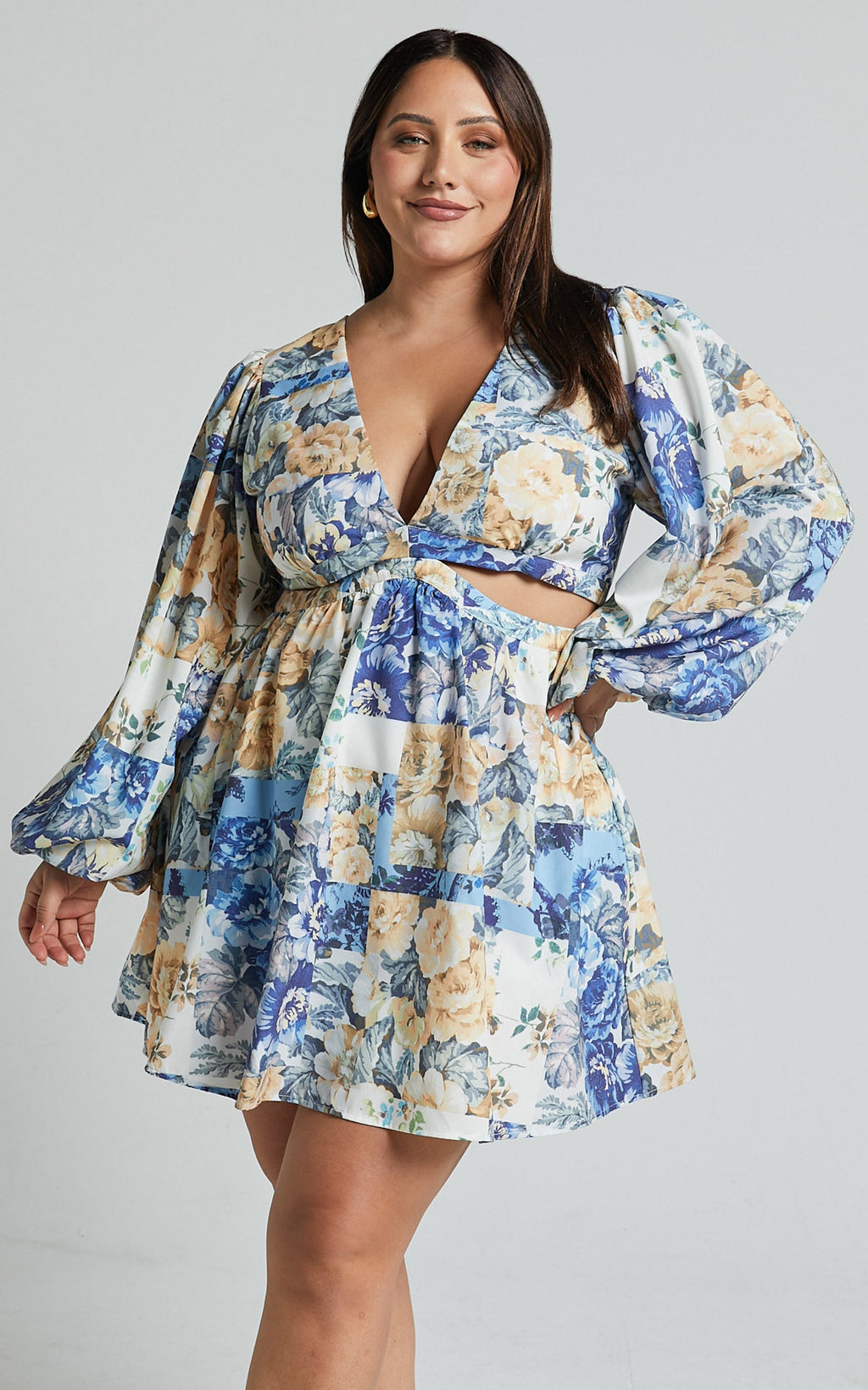 Emily Mini Elbise - Patchwork Floral Desenli V Yaka Uzun Kollu Dekolteli Elbise