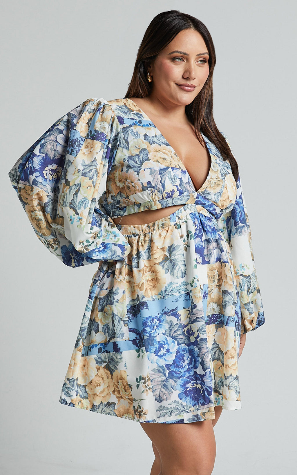 Emily Mini Elbise - Patchwork Floral Desenli V Yaka Uzun Kollu Dekolteli Elbise