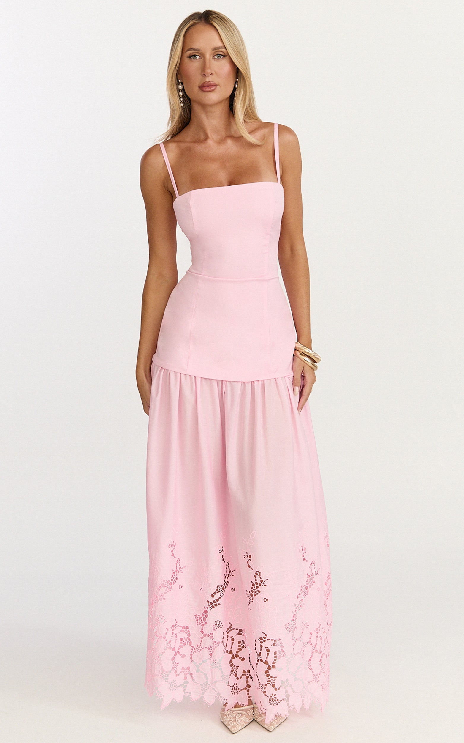 Everly Maxi Elbise - Düz Yaka Brode Kesik Detaylı Etek Uçlu Elbise - Pembe