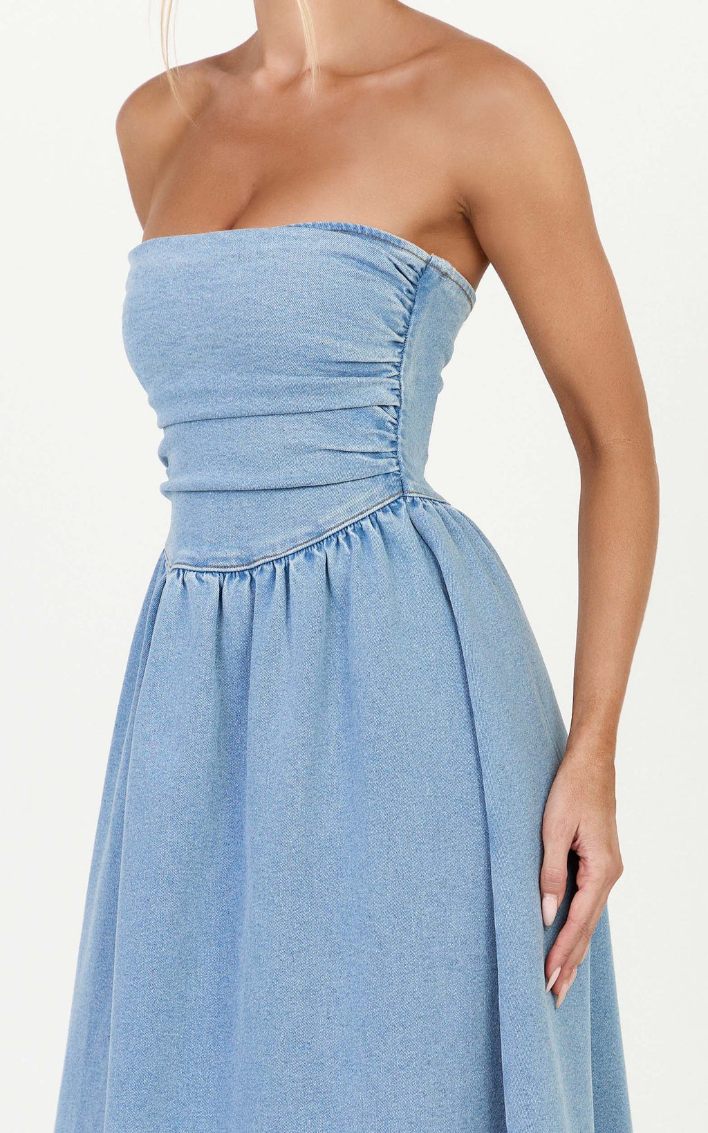 Isabella Midi Elbise - Orta Mavi Yıkamalı Straplez Büzgülü Denim Elbise