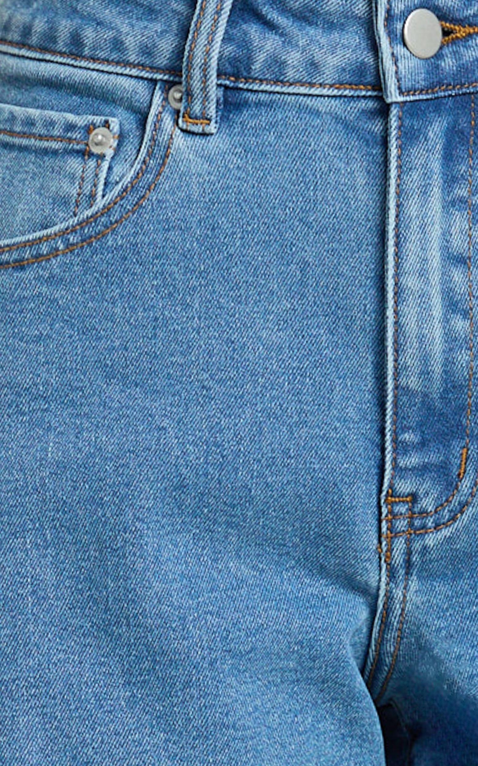 Jacqui Şort - Açık Orta Mavi Orta Bel Püsküllü Paça Denim Şort