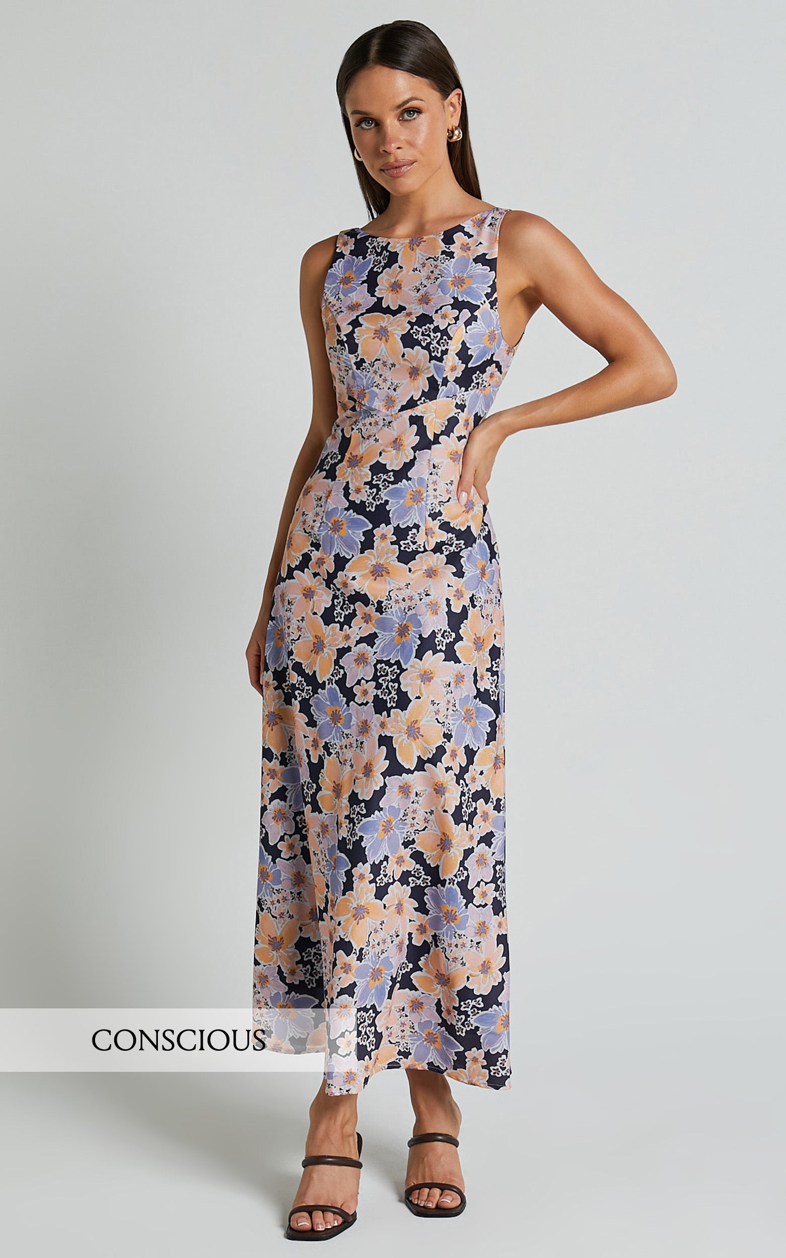 Jenibelle Midi Elbise - Mellow Floral Desenli Kayık Yaka Açık Sırt Kolsuz Verev Kesim Askılı Elbise