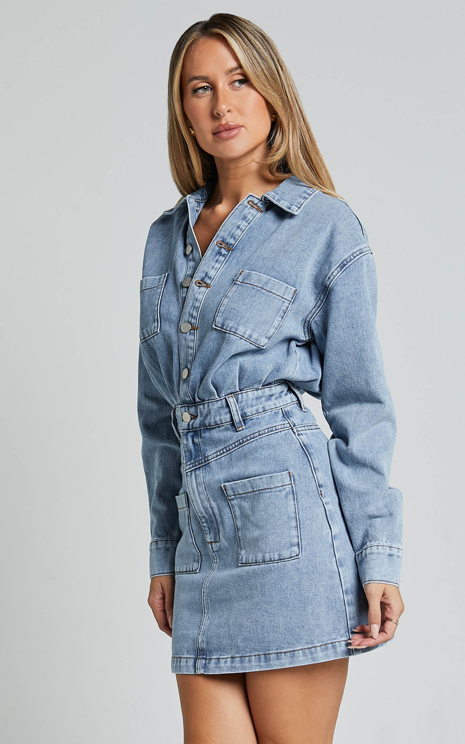 Kamala Mini Elbise - Açık Mavi Yıkamalı Uzun Kollu Baştan Sona Düğmeli Denim Elbise