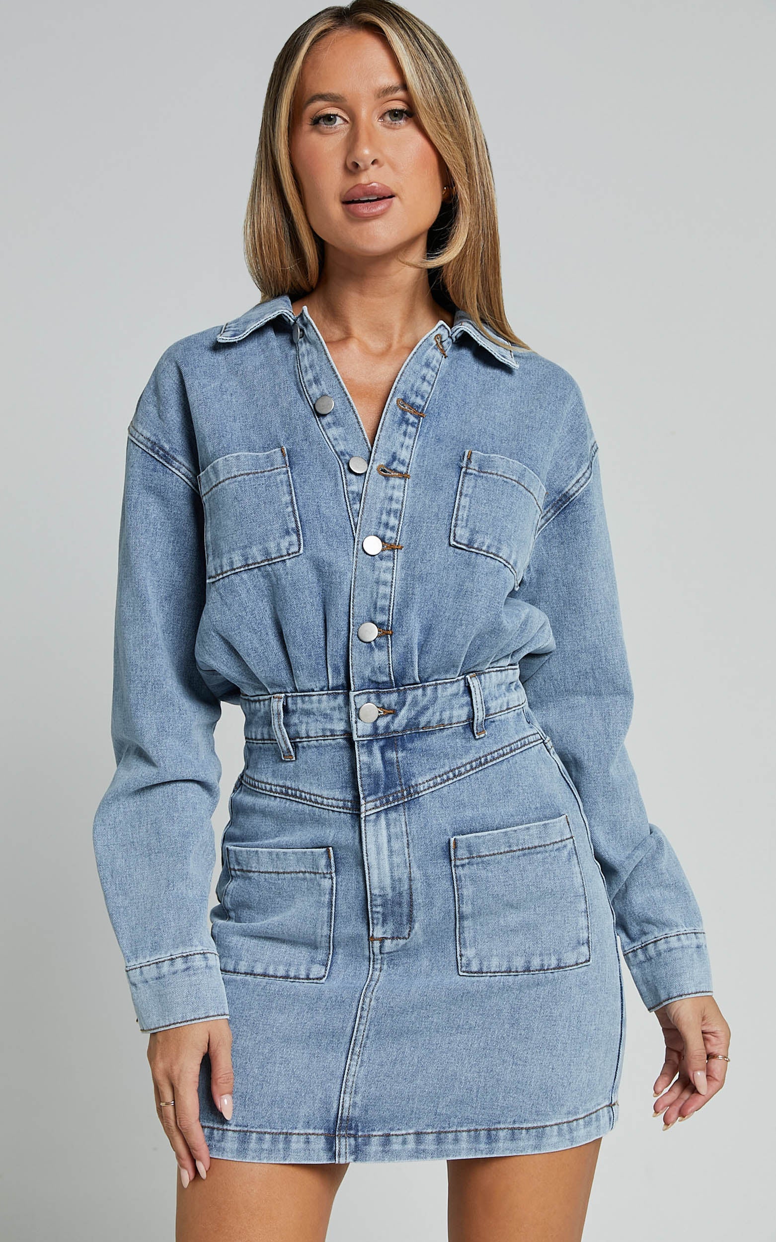 Kamala Mini Elbise - Açık Mavi Yıkamalı Uzun Kollu Baştan Sona Düğmeli Denim Elbise