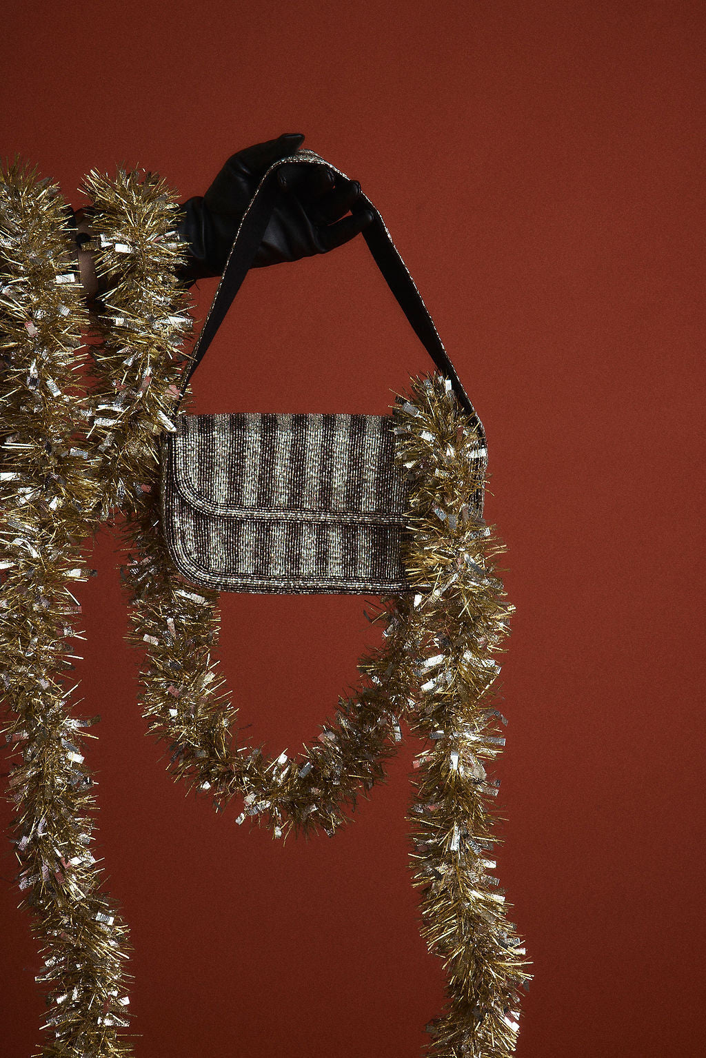 Lucy Gümüş ve Siyah Çizgili Omuz Çantası