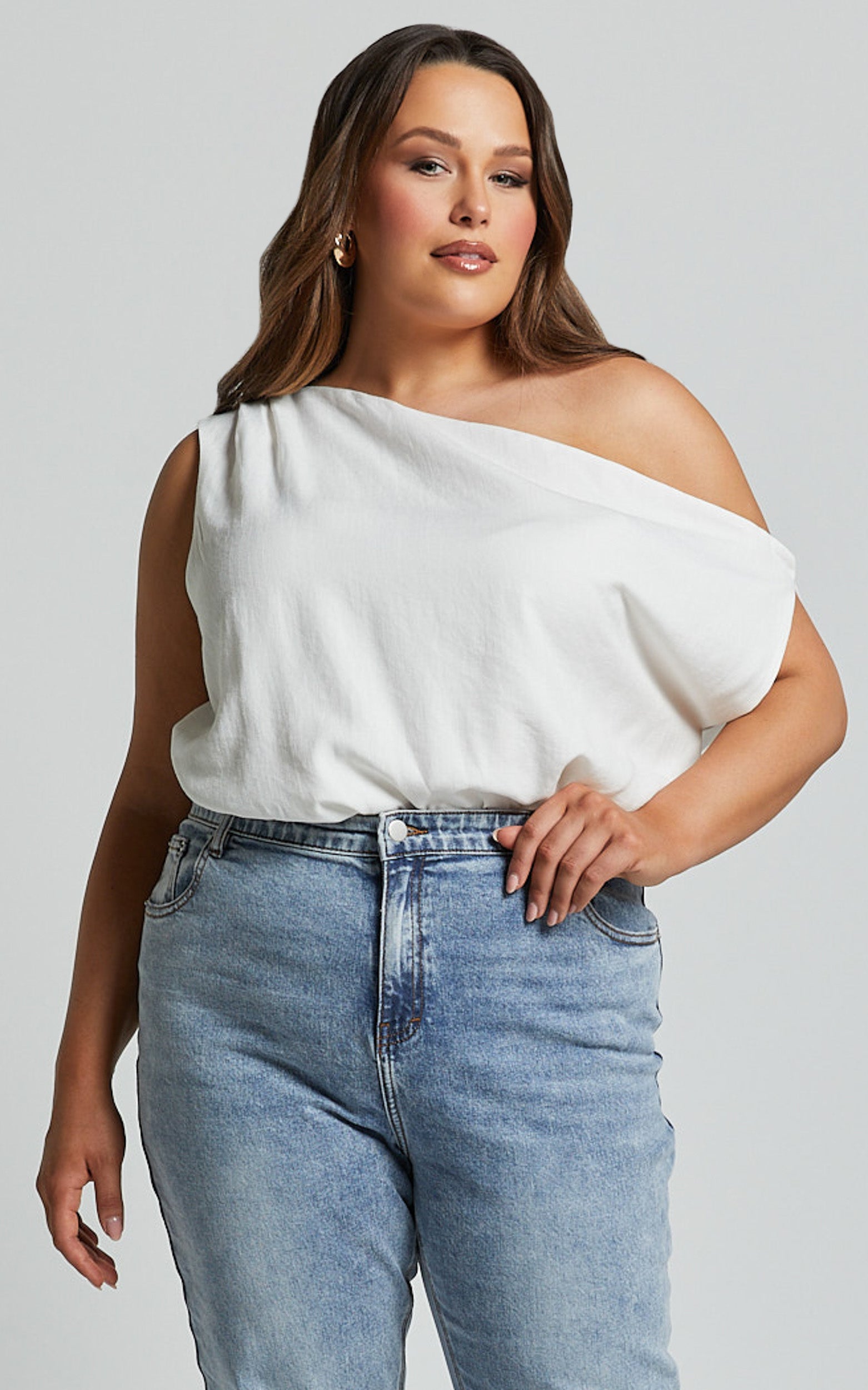Mabel Bodysuit - Beyaz Asimetrik Yaka Tek Omuz Bodysuit