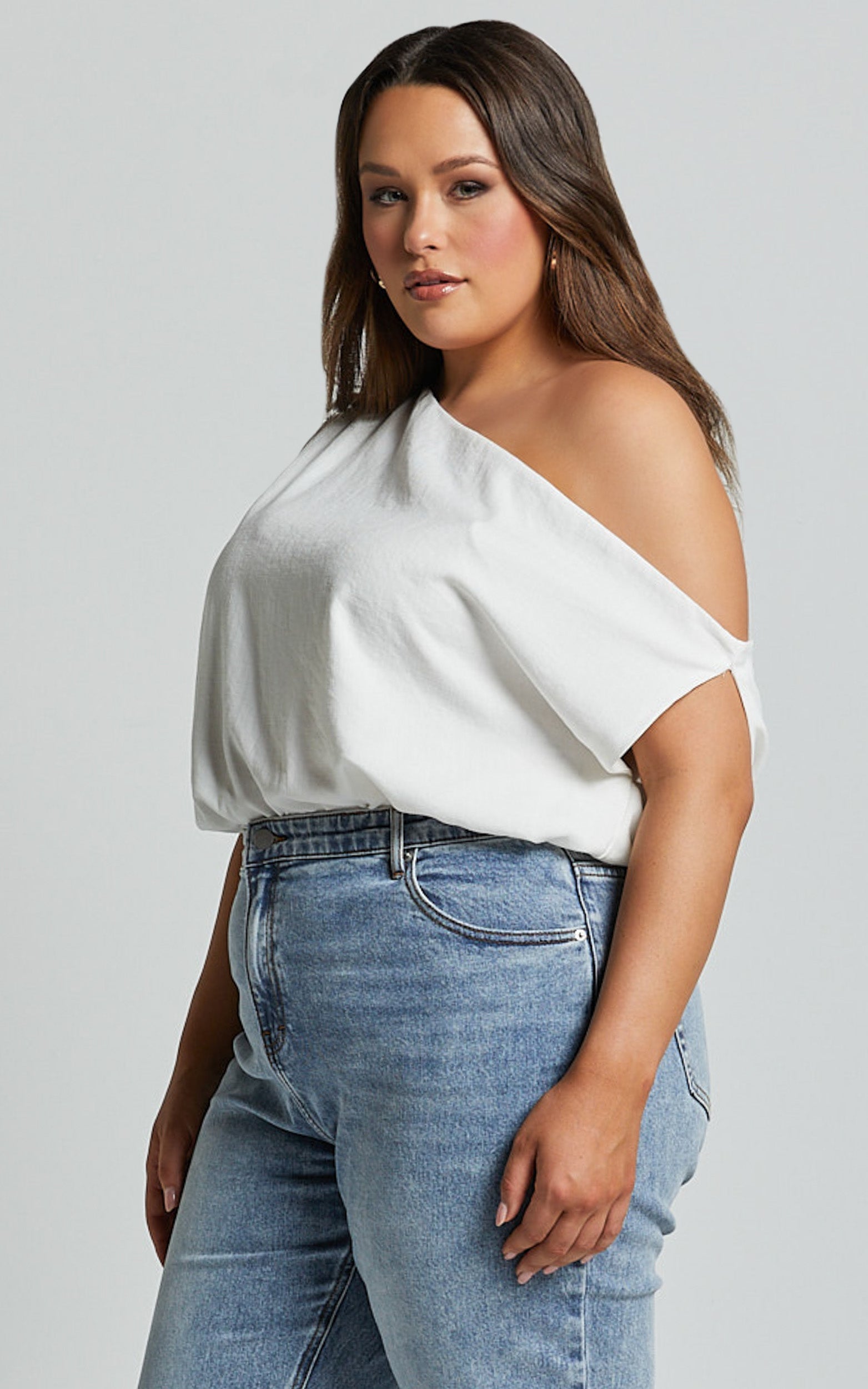 Mabel Bodysuit - Beyaz Asimetrik Yaka Tek Omuz Bodysuit