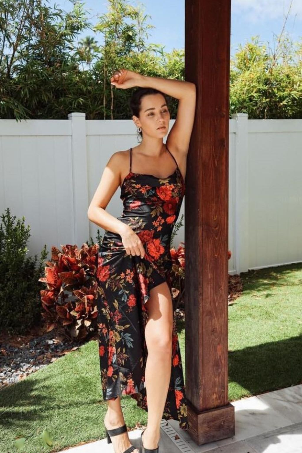 Natalia Siyah Çiçekli Maxi Elbise