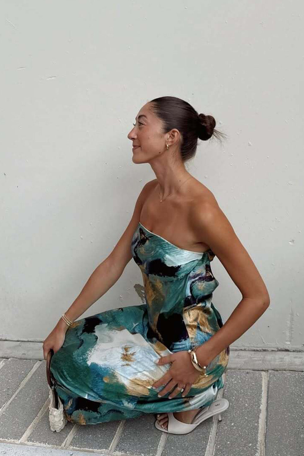 Natalia Mavi Altın Suluboya Desenli Straplez Maxi Elbise