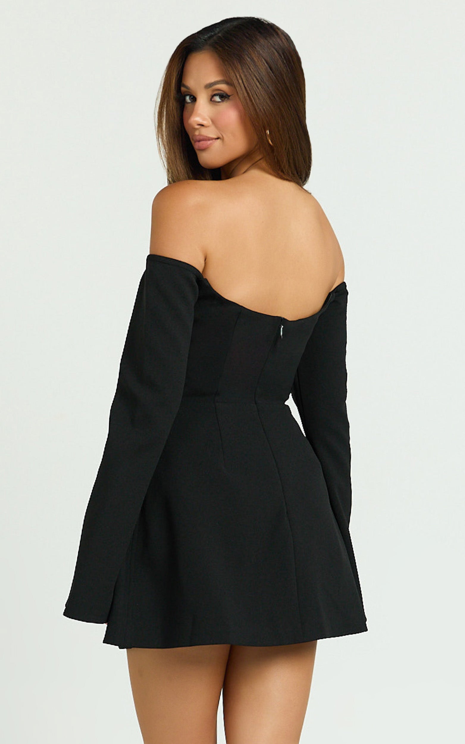 Nettie Mini Elbise - Siyah Omuzları Açık Uzun Kollu Fit & Flare Elbise