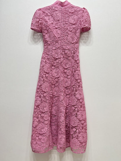 Dantel İşlemeli Pembe Elbise