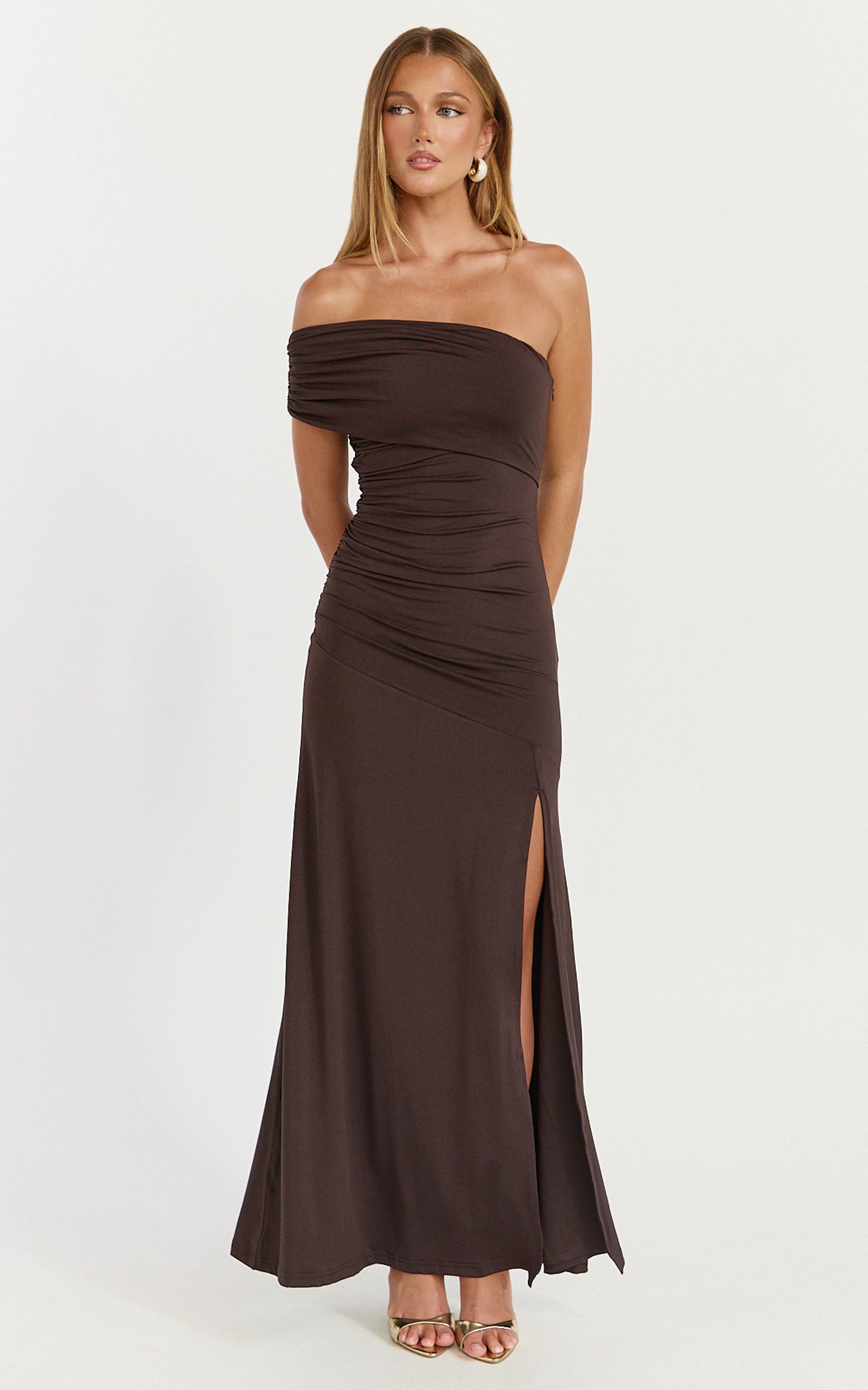 Opal Maxi Elbise - Omuzları Açık Büzgülü Korsajlı Fit & Flare Elbise - Koyu Çikolata