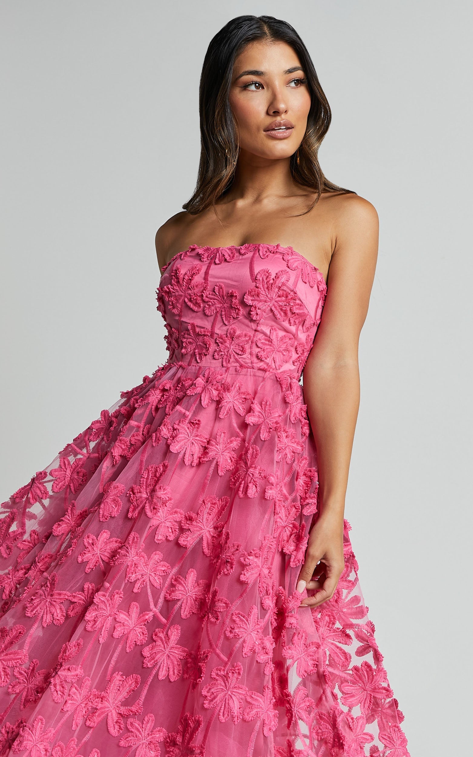 Rheiva Midi Elbise - Pembe Straplez 3D İşlemeli Midi Elbise