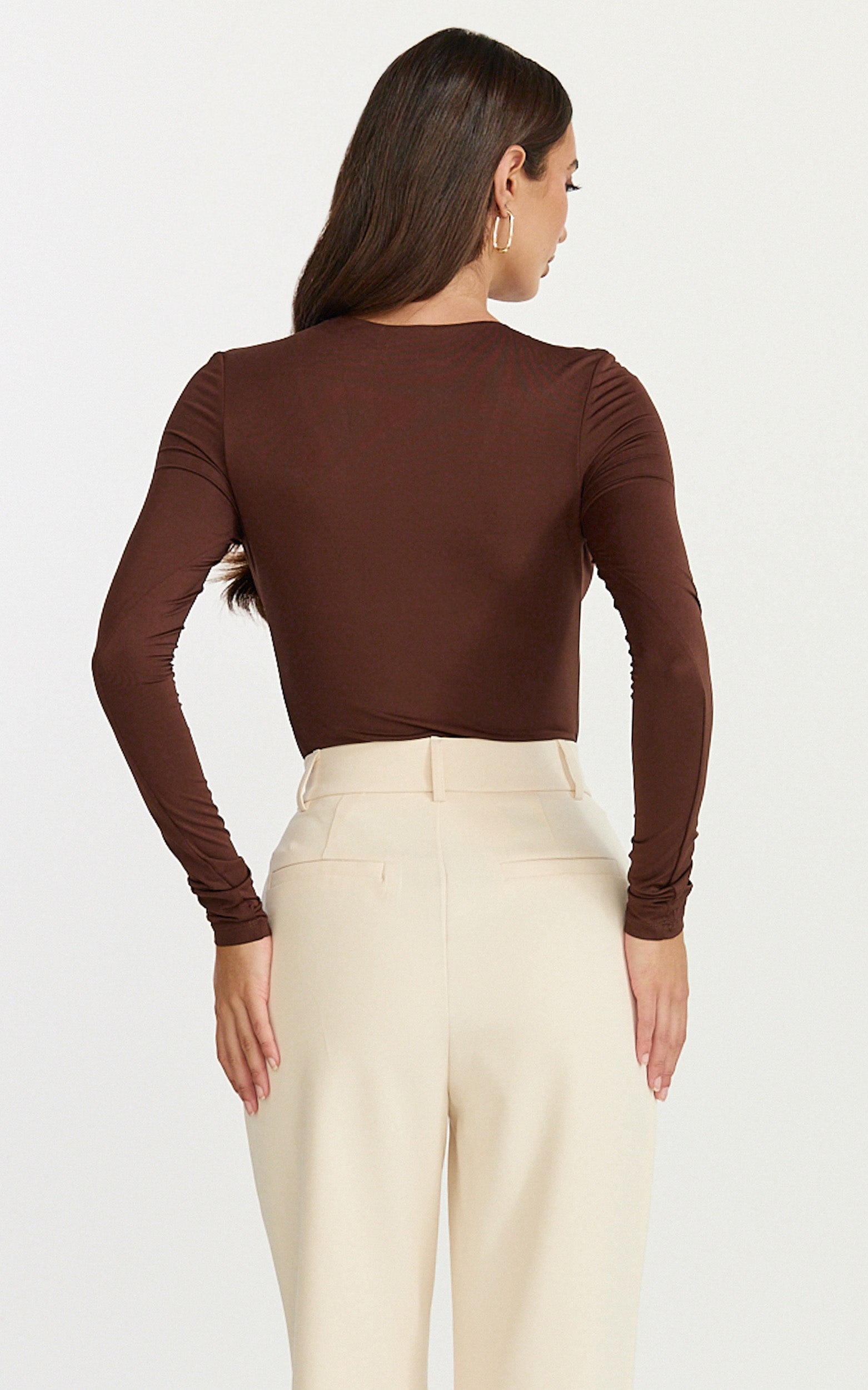 Ricki Bodysuit - Çikolata Derin Yakalı Uzun Kollu Bodysuit