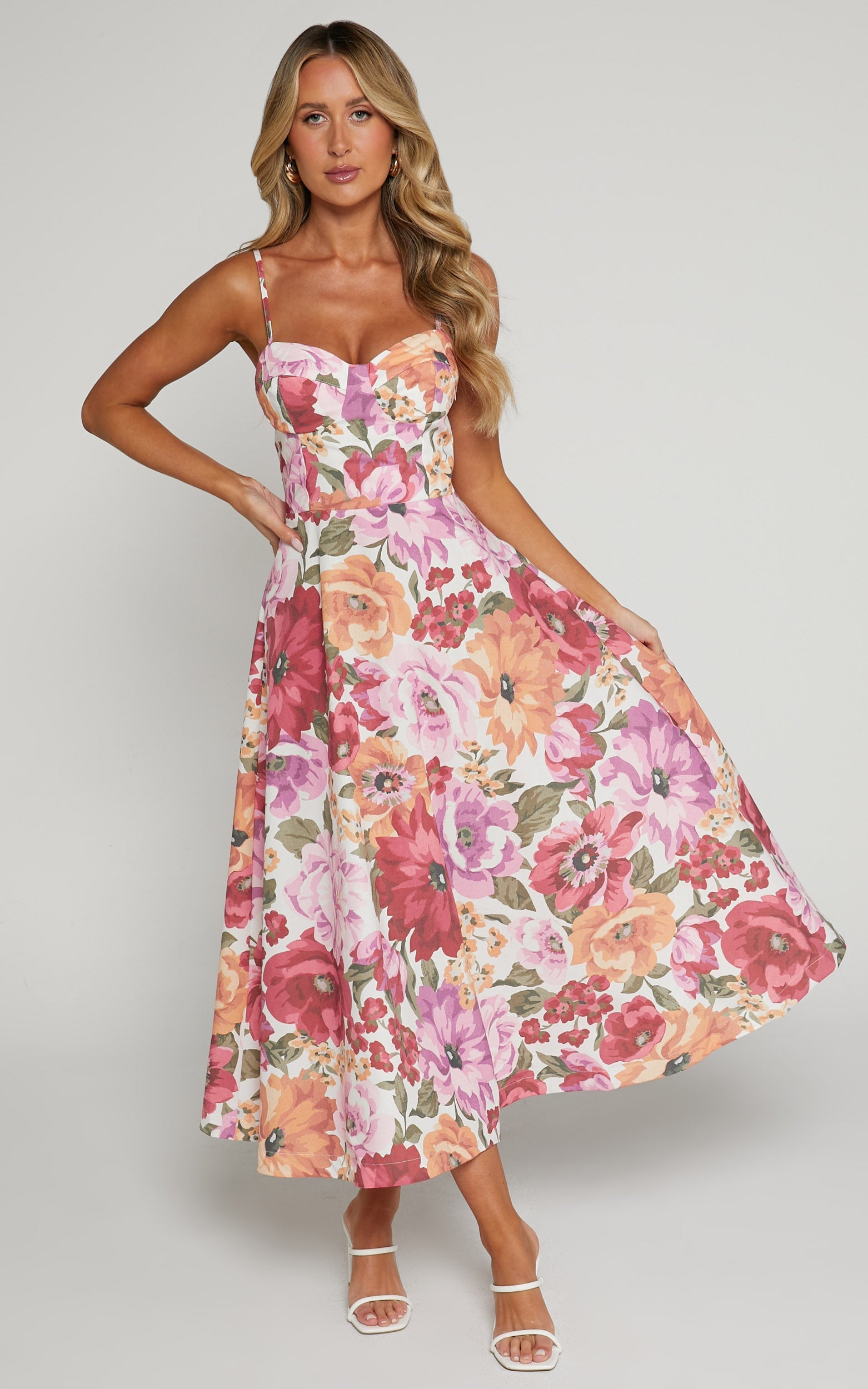Robertson Midi Elbise - Spring Floral Desenli İnce Askılı Kalp Yaka Büstiyer Volanlı Elbise