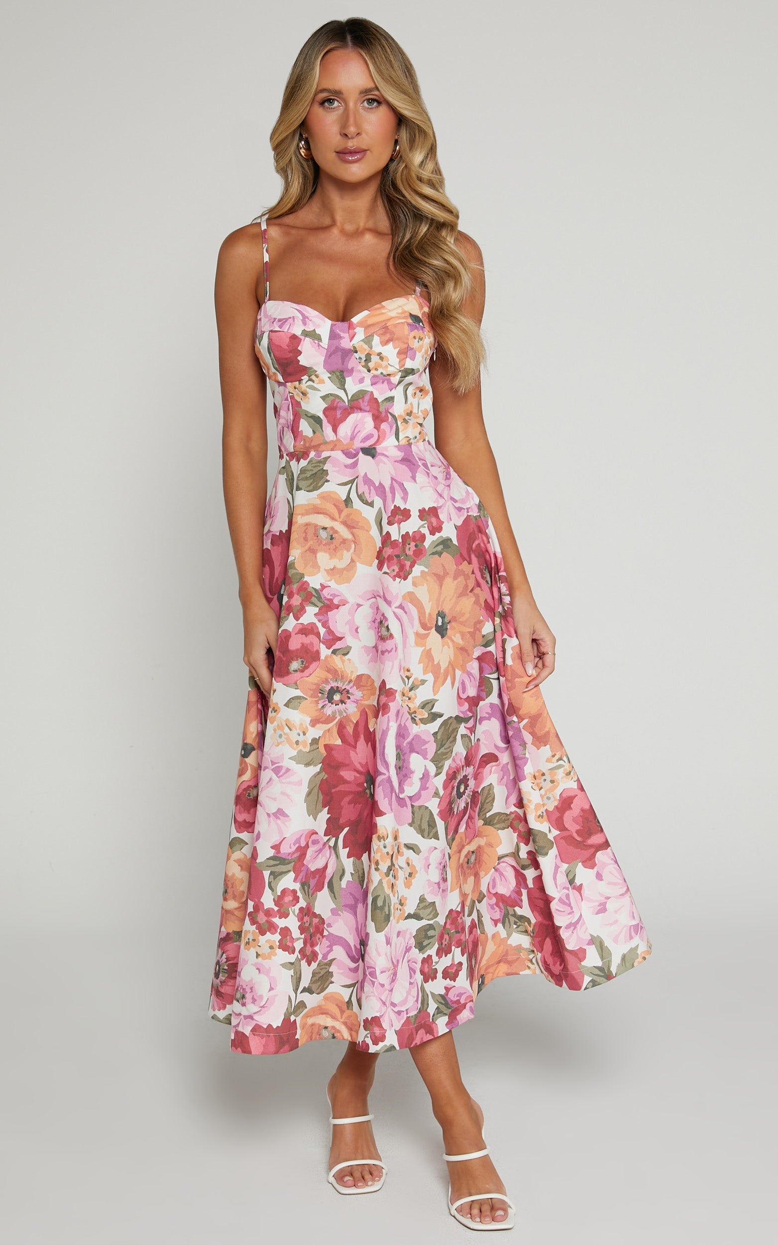 Robertson Midi Elbise - Spring Floral Desenli İnce Askılı Kalp Yaka Büstiyer Volanlı Elbise